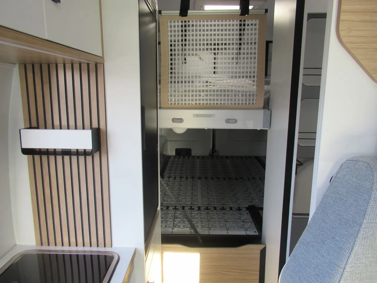 Fourgon aménagé - Pilote - V633M - 2026