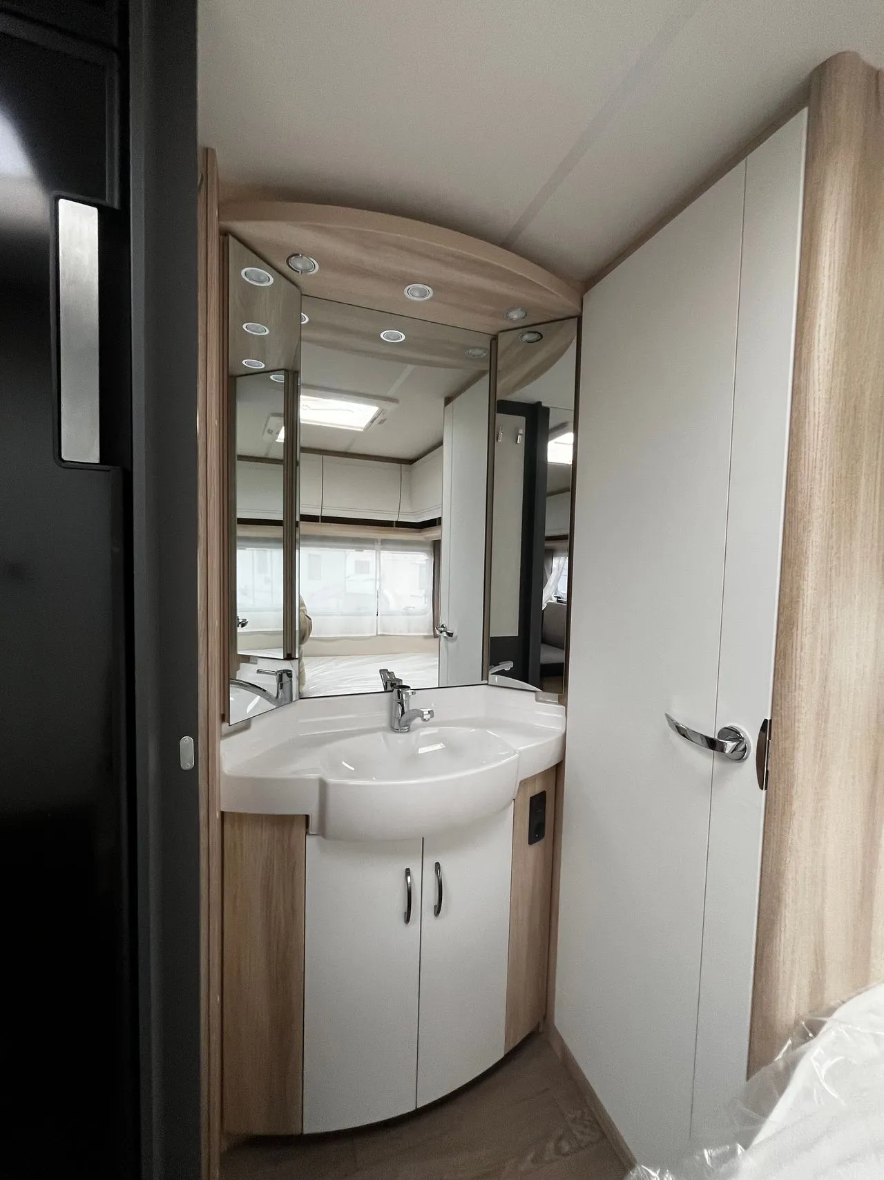 Caravane - Hobby - DE LUXE 460 UFE - 2027