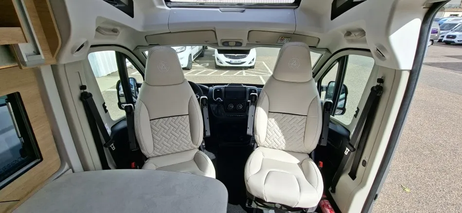 PREMIUM CAMPERVAN XL SAPHIR