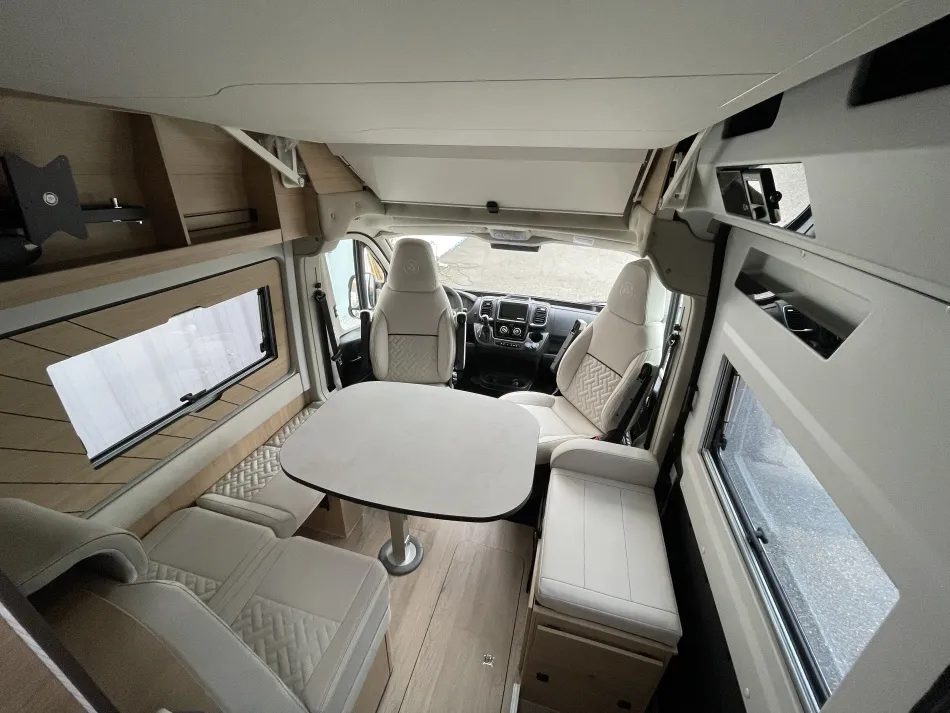 PREMIUM FAMILY VAN