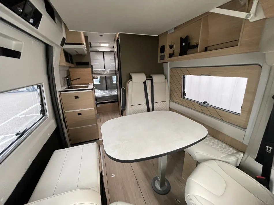 PREMIUM FAMILY VAN
