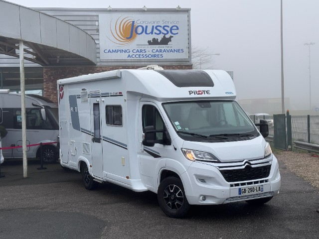 Camping-car PILOTE P 696