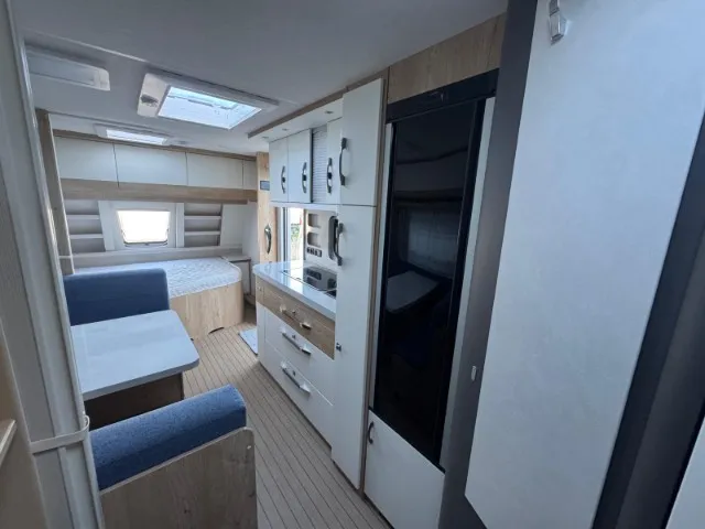 Caravane - Hobby - 545 KMF - 2027