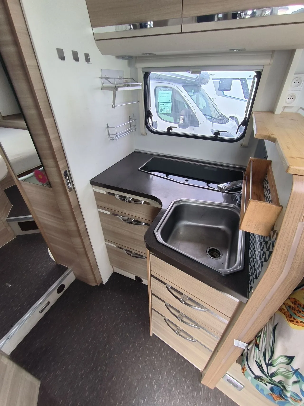 CORAL AXESS 690 SC