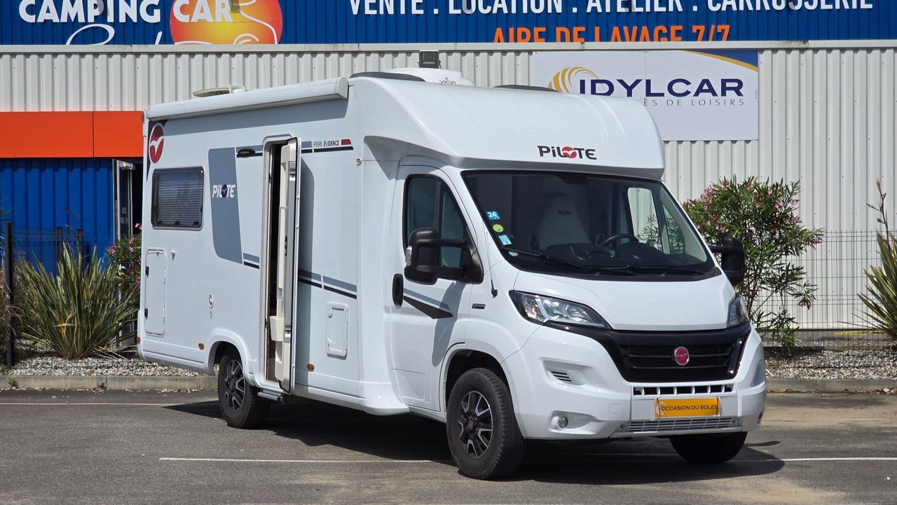 Camping-car PILOTE EVIDENCE P696U