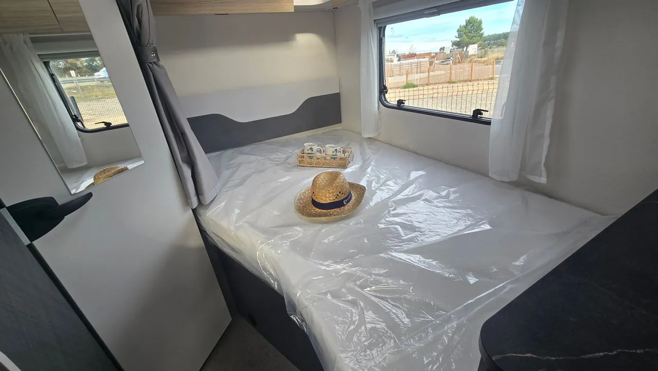 Camping-car - Etrusco - T5900FB lit française/pavillon - 2026