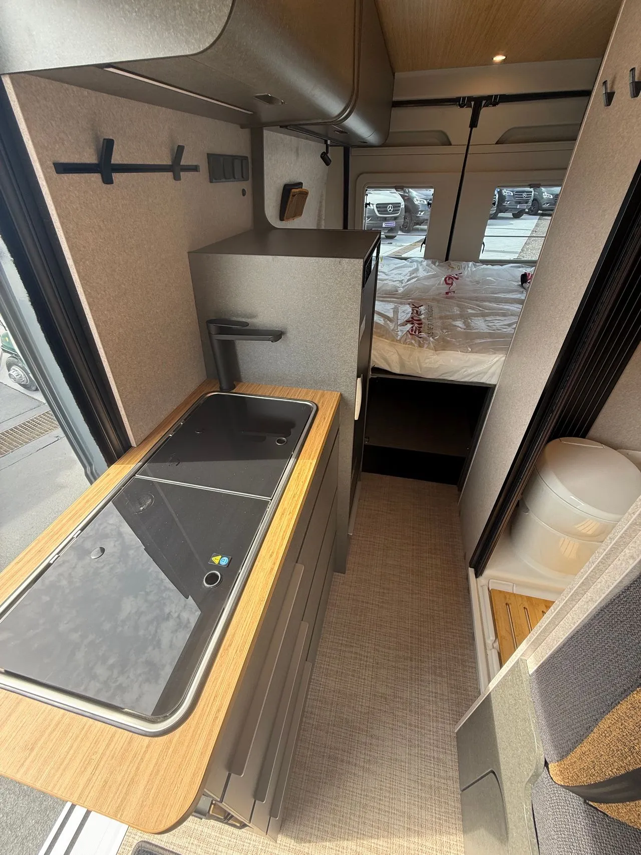 Fourgon aménagé - Hymer Camper Vans - REDWOOD 601 - 2026