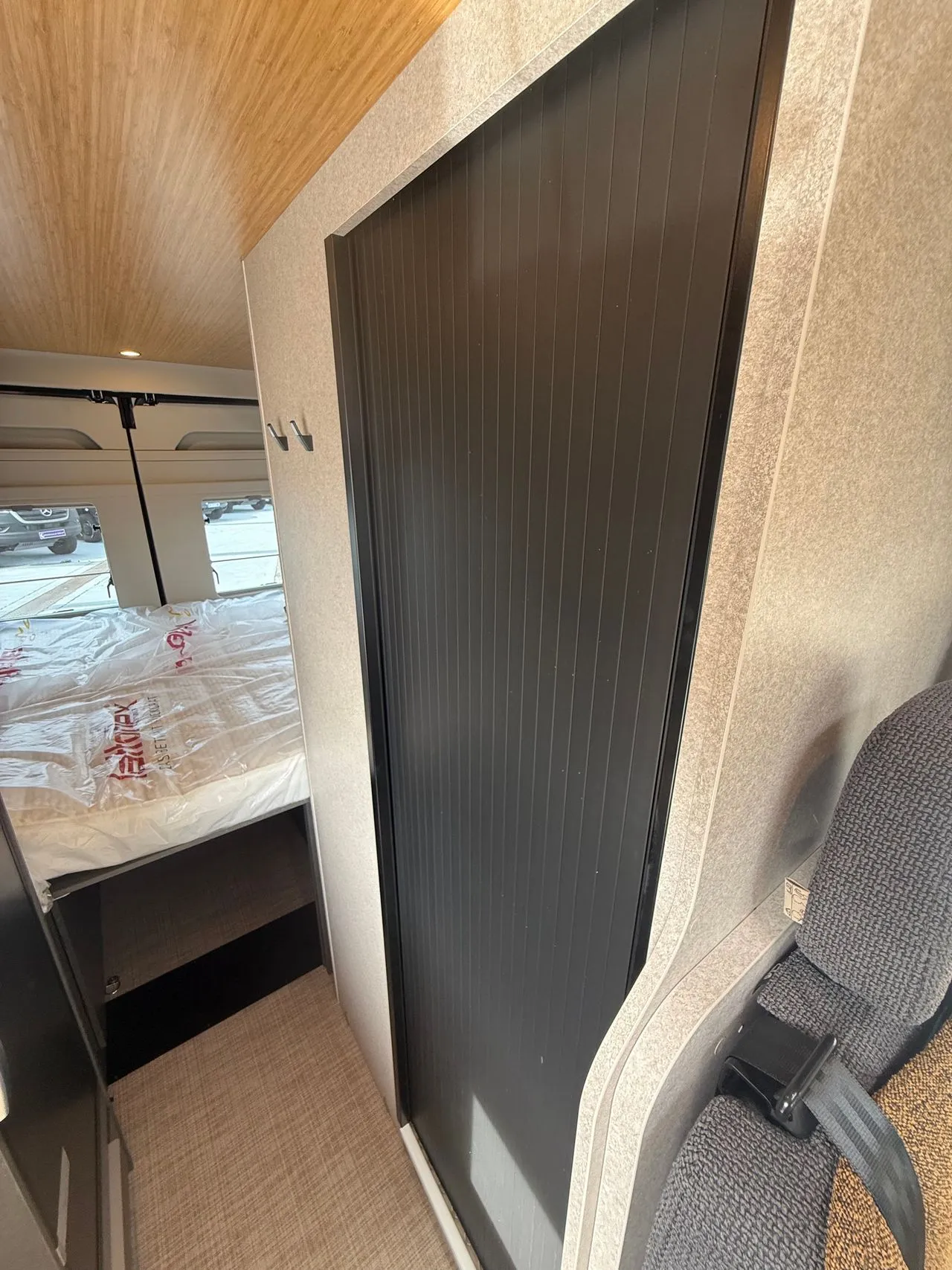 Fourgon aménagé - Hymer Camper Vans - REDWOOD 601 - 2026