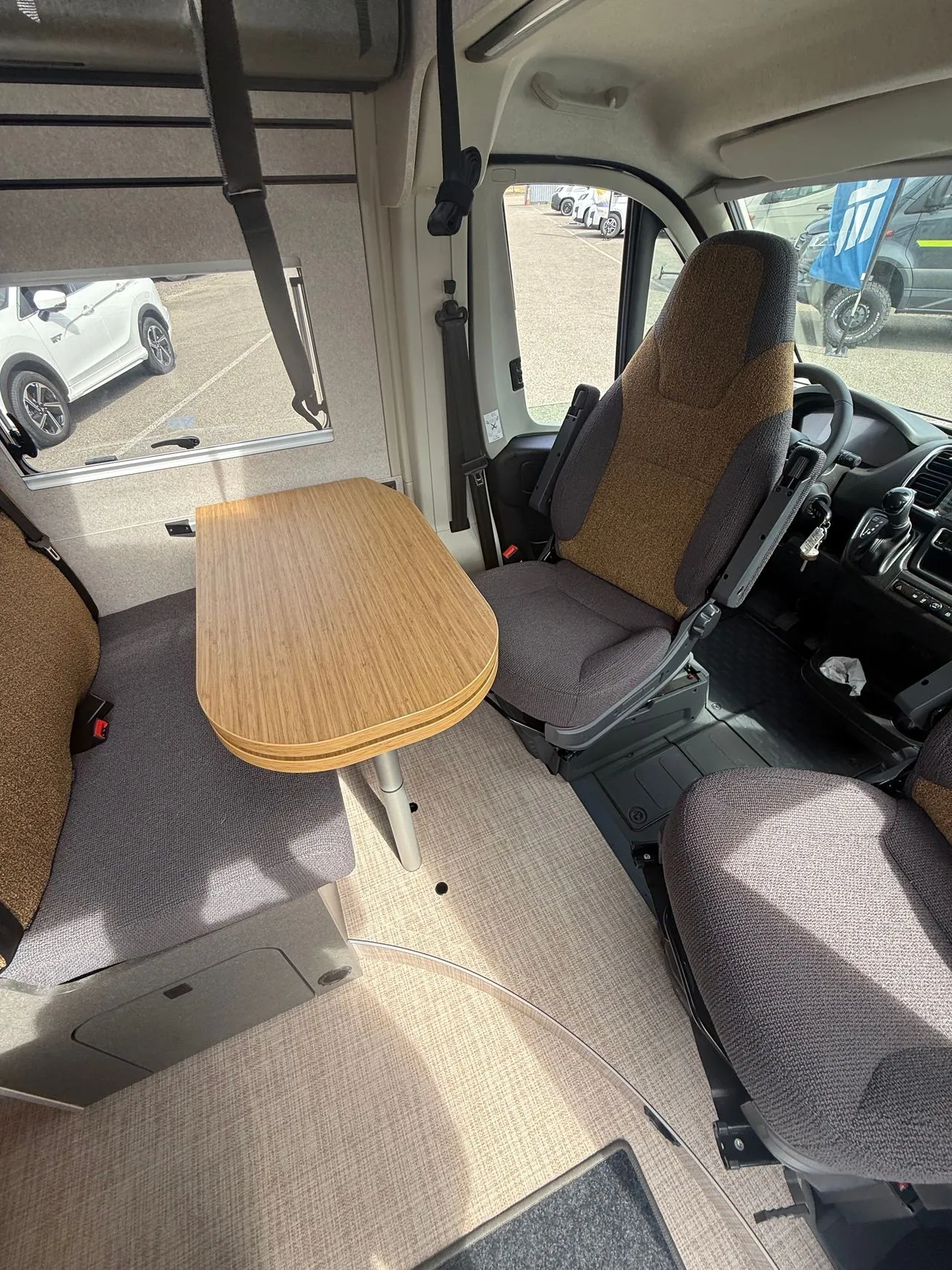 Fourgon aménagé - Hymer Camper Vans - REDWOOD 601 - 2026