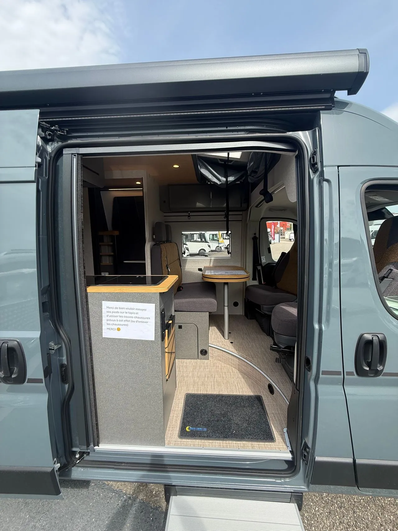 Fourgon aménagé - Hymer Camper Vans - REDWOOD 601 - 2026