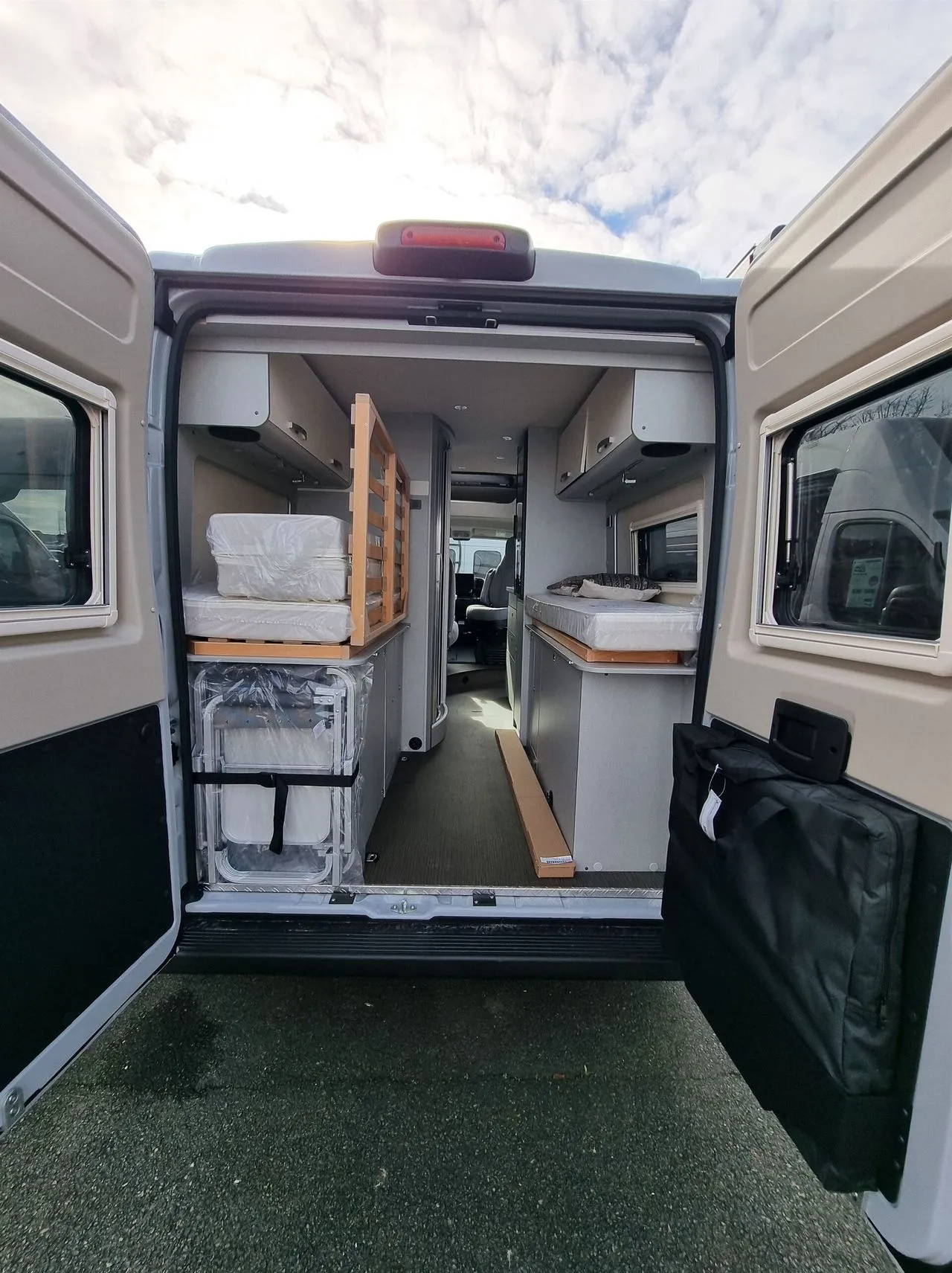 Fourgon aménagé - Hymer Camper Vans - FREE 600 CAMPUS - 2024