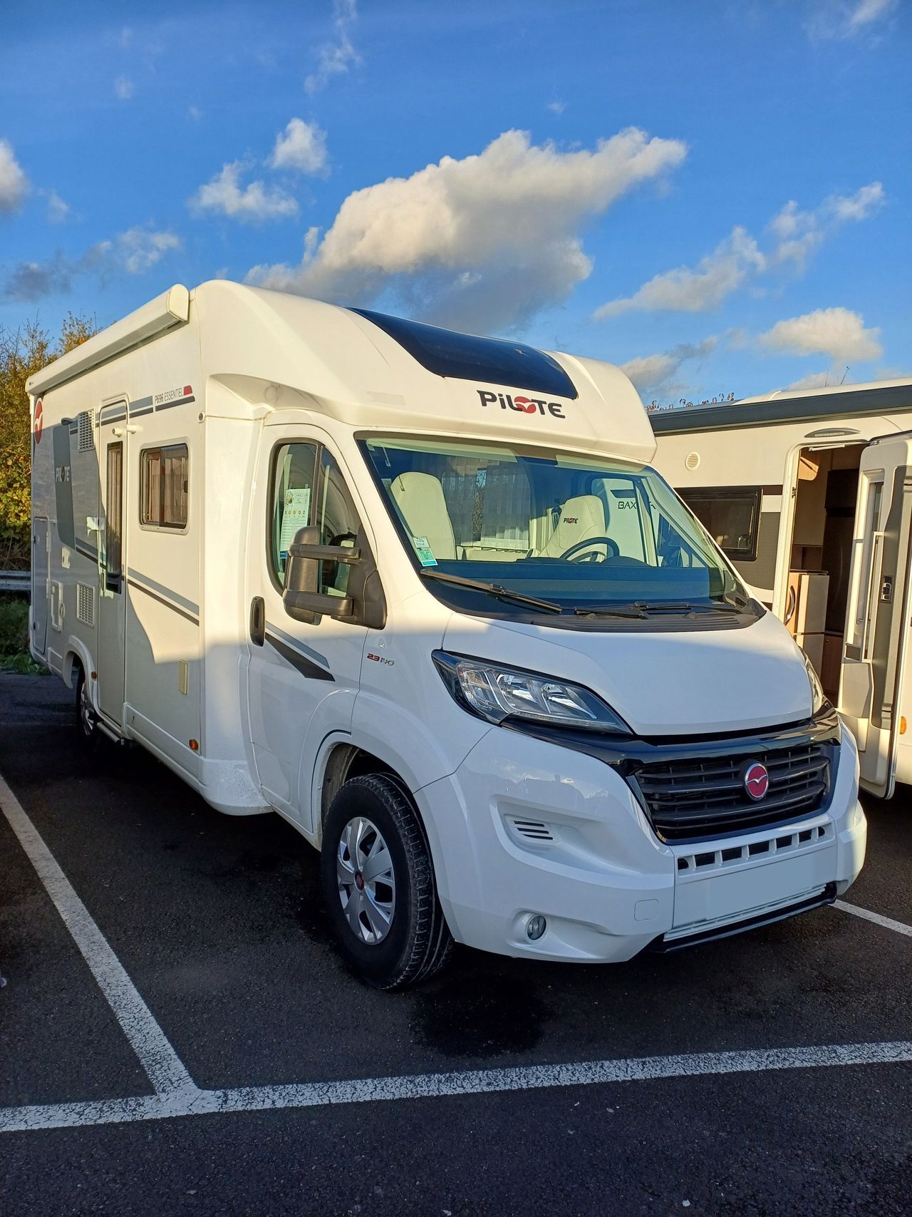 Camping-car PILOTE P 696 D ESSENTIEL