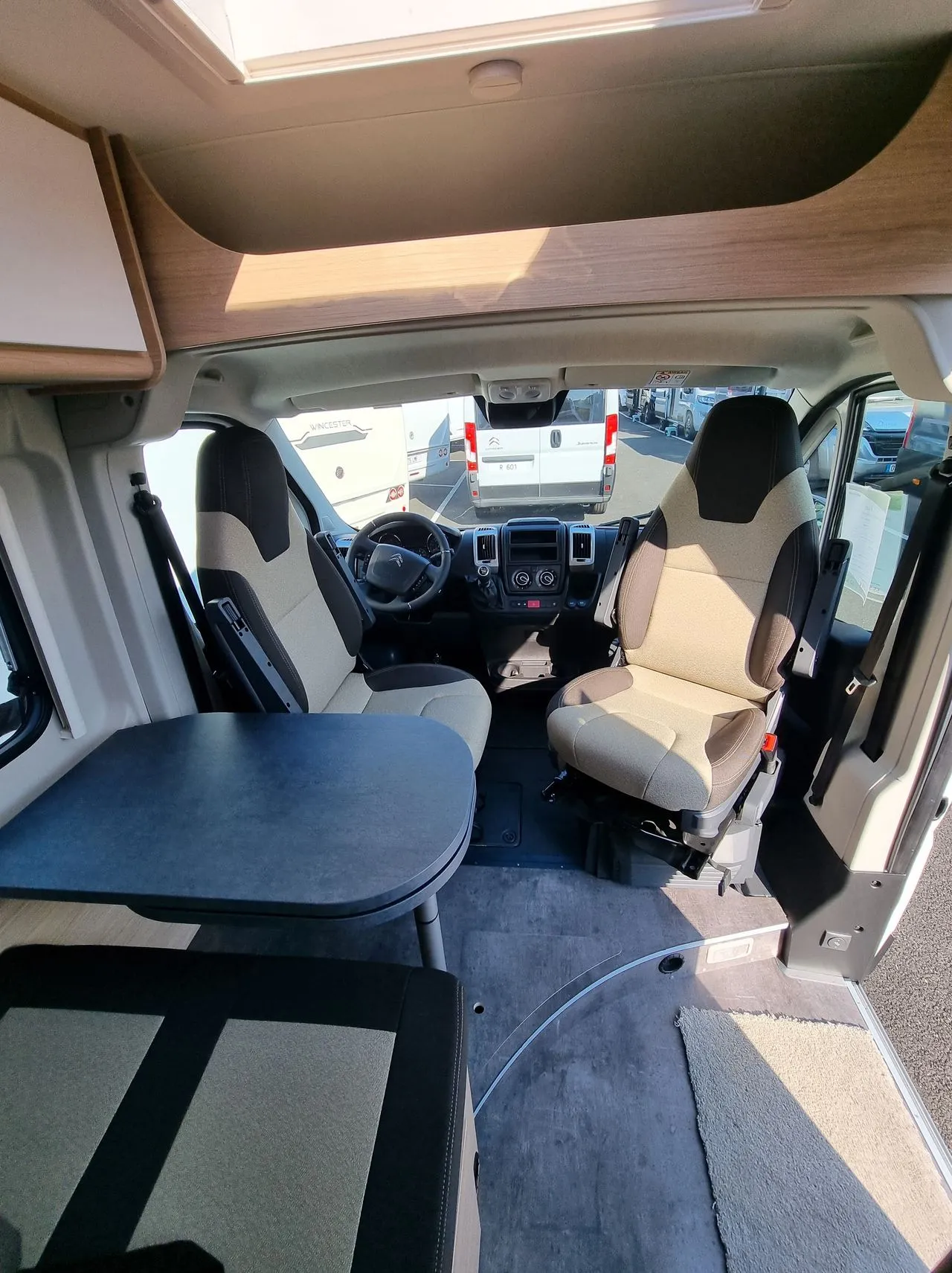 Fourgon aménagé - Road Car - R 601 - 2024