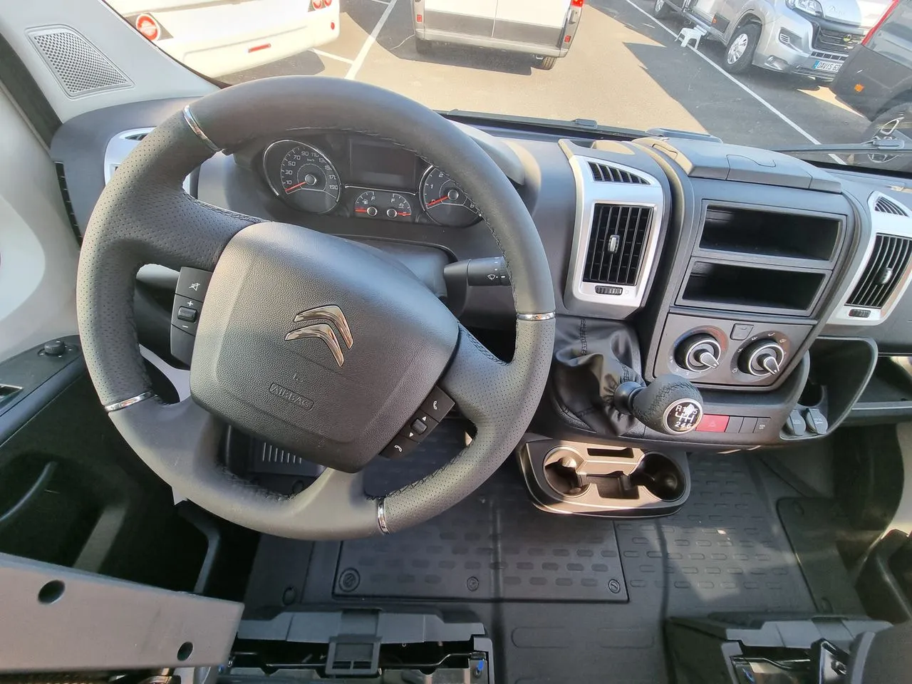 Fourgon aménagé - Road Car - R 601 - 2024