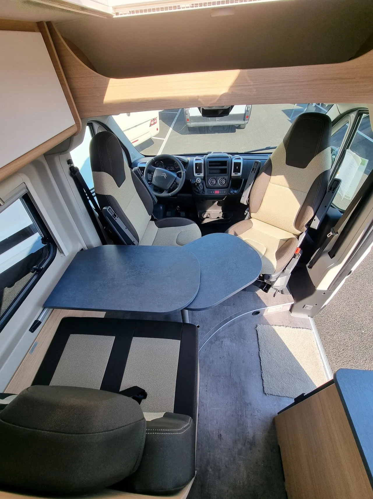 Fourgon aménagé - Road Car - R 601 - 2024
