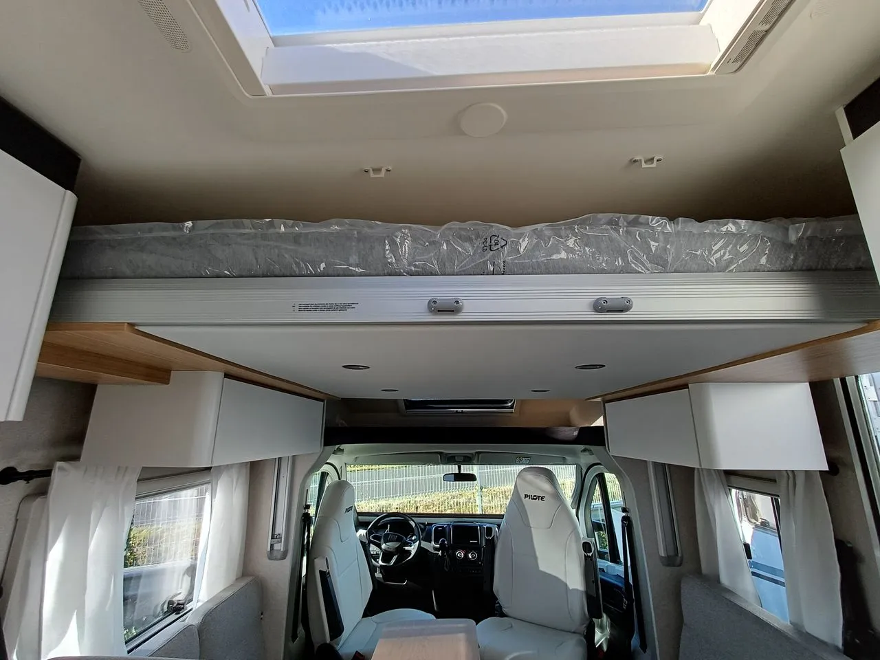 Camping-car - Pilote - P 740 FGJ EVIDENCE - 2026