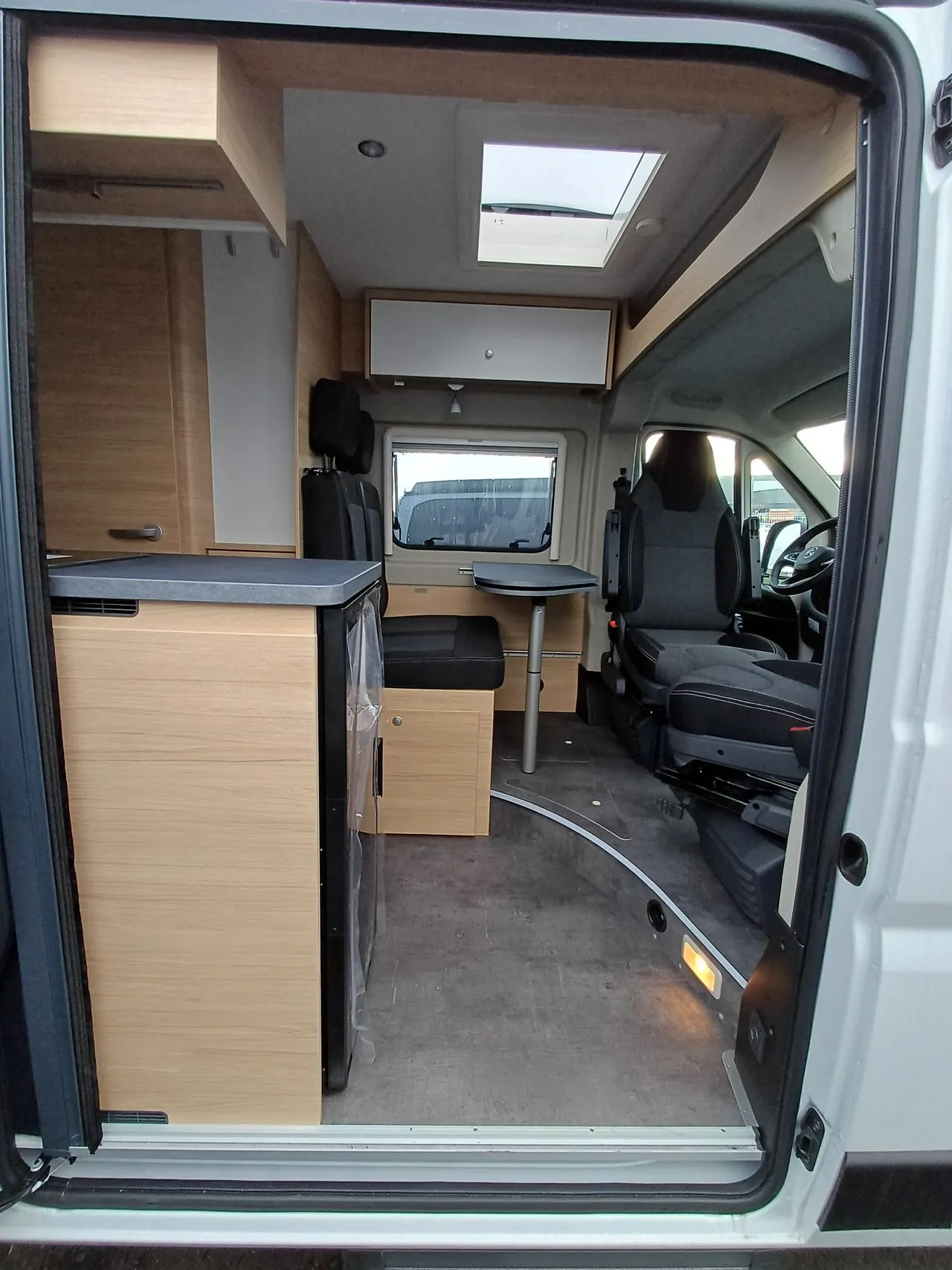 Fourgon aménagé - Road Car - R600 - 2025