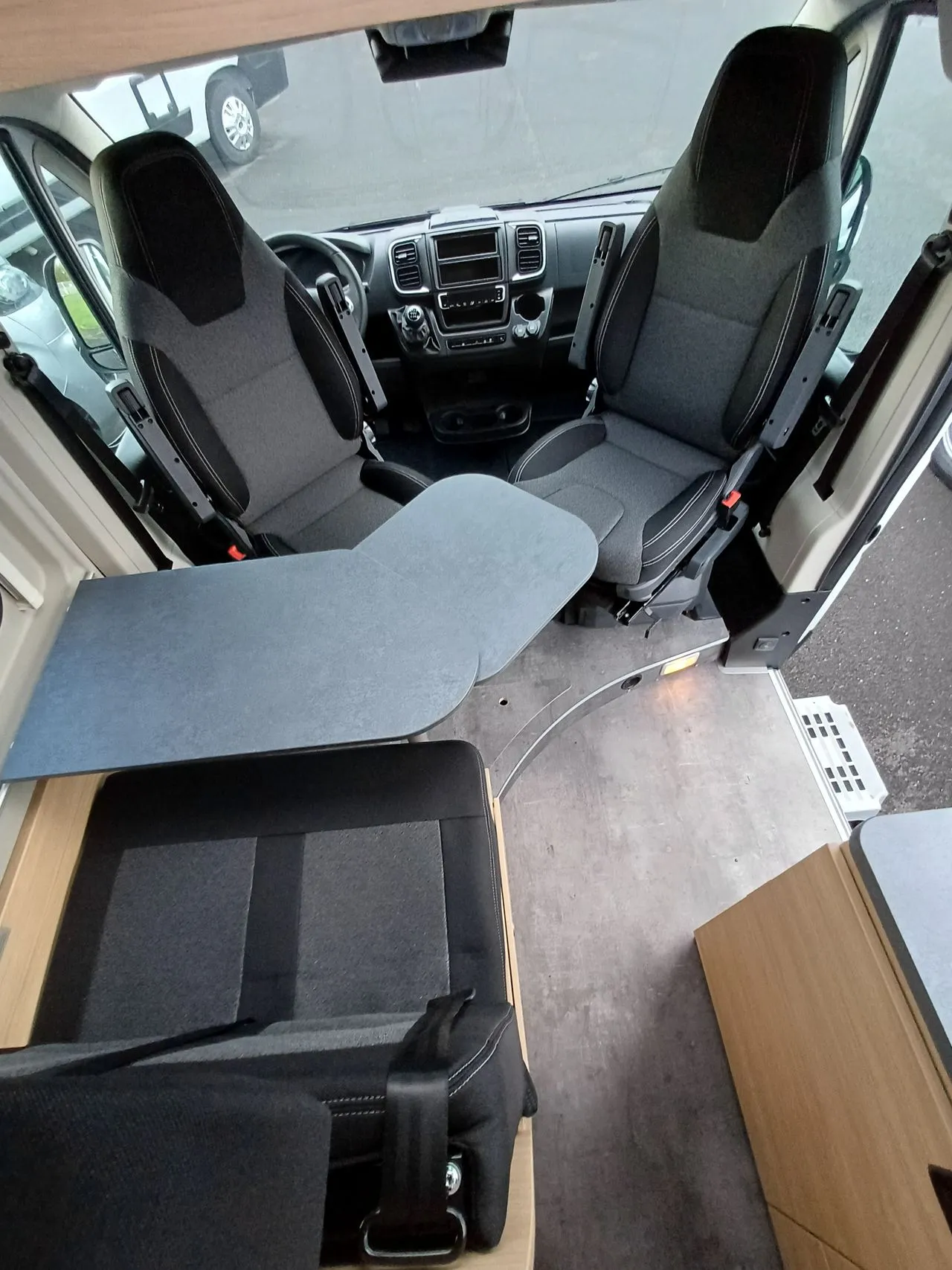 Fourgon aménagé - Road Car - R600 - 2025