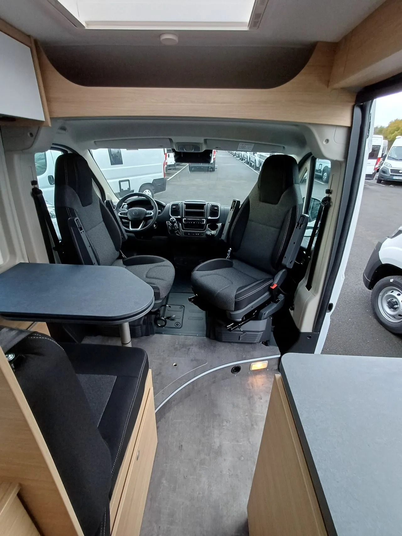 Fourgon aménagé - Road Car - R600 - 2025