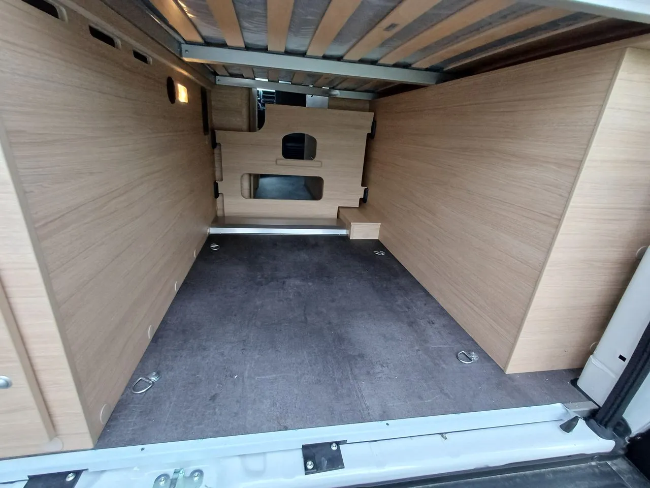 Fourgon aménagé - Road Car - R600 - 2025