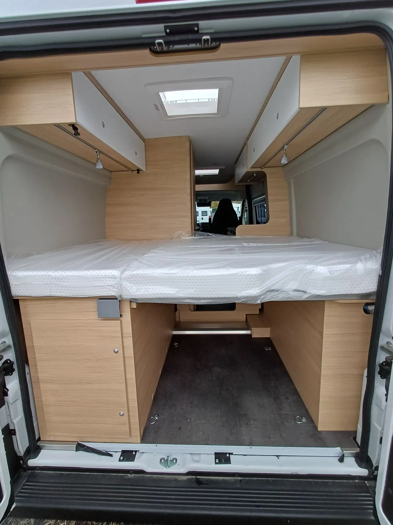 Fourgon aménagé - Road Car - R600 - 2025