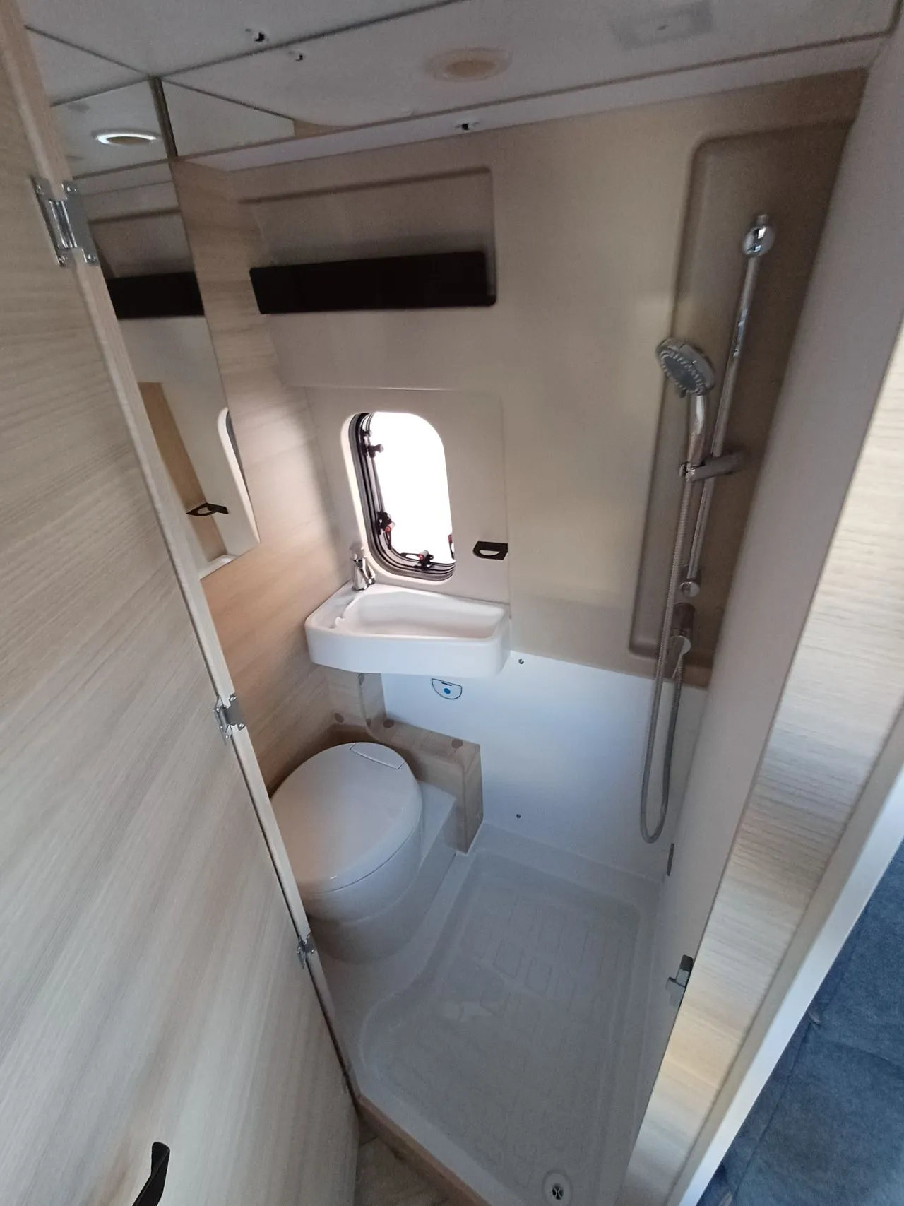 Fourgon aménagé - Challenger - V 114 MAX BREAK EDITION LIGHT - 2026