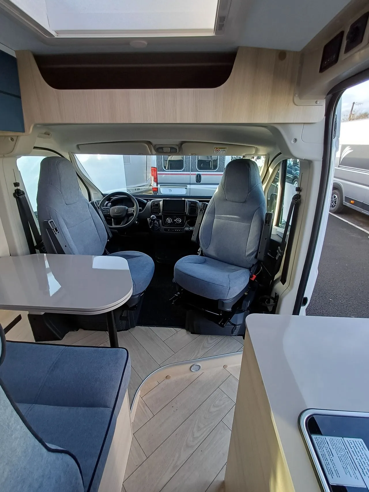 Fourgon aménagé - Challenger - V 114 MAX BREAK EDITION LIGHT - 2026