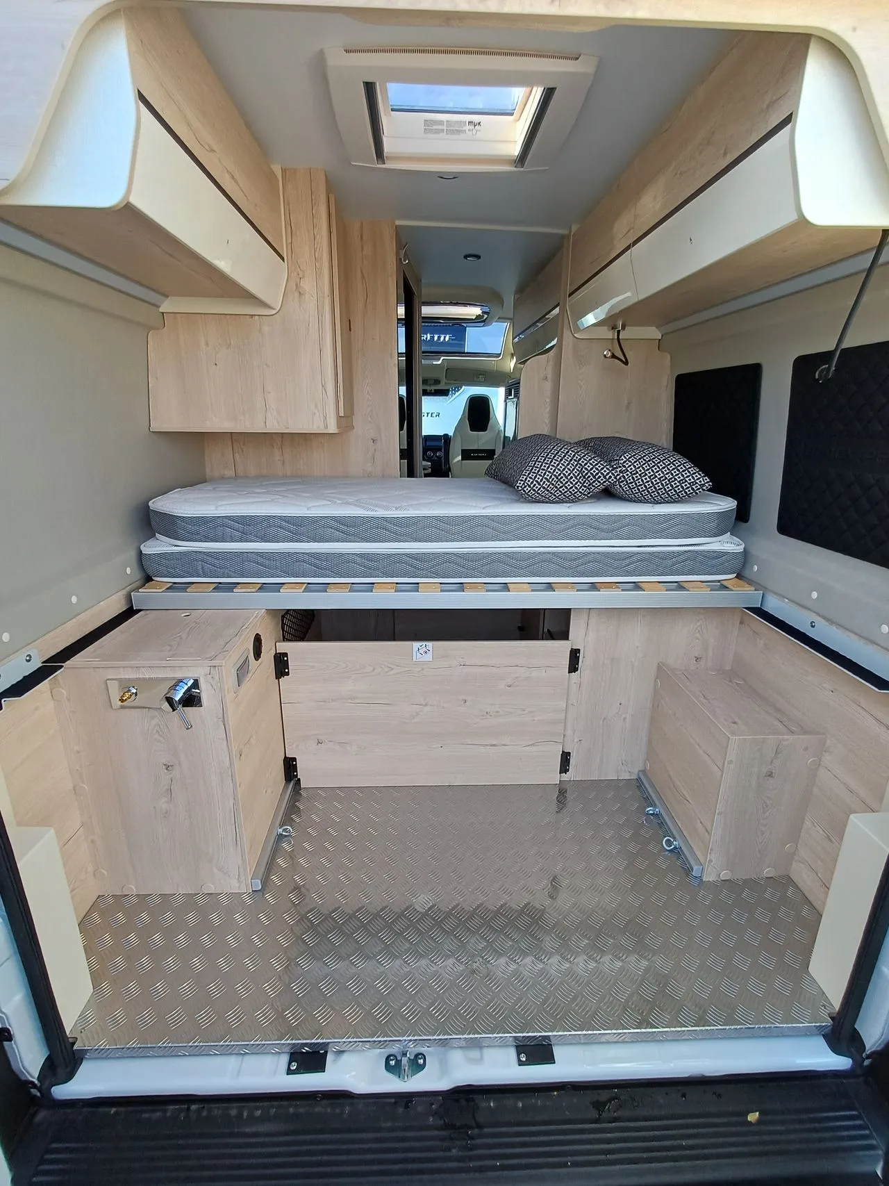 Fourgon aménagé - Fleurette - BLACK PEARL 59 LT - 2026