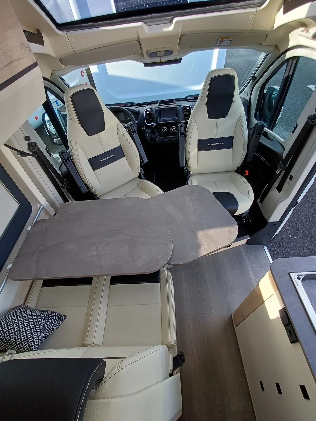 Fourgon aménagé - Fleurette - BLACK PEARL 59 LT - 2026