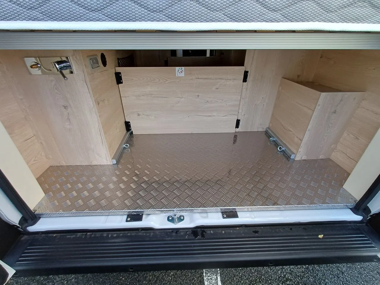 Fourgon aménagé - Fleurette - BLACK PEARL 59 LT - 2026