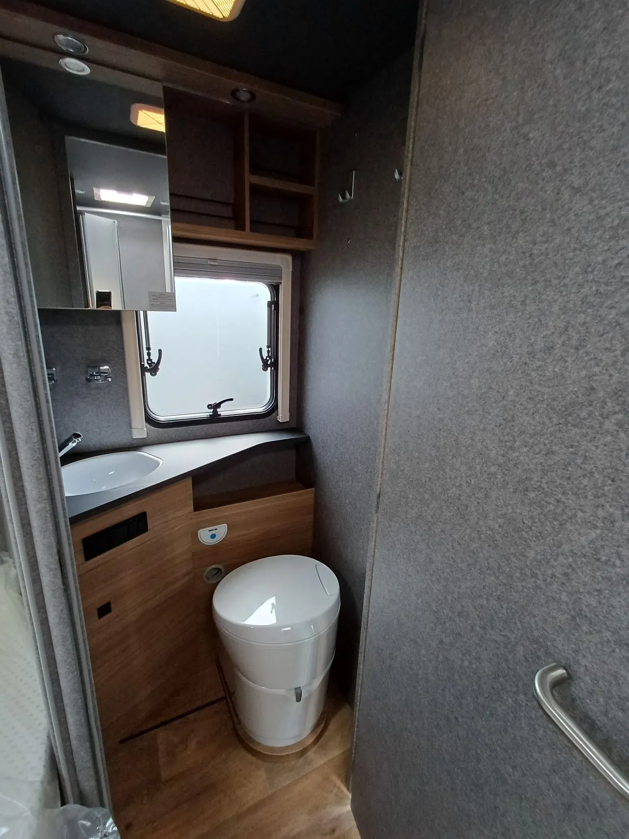 Camping-car - Dethleffs - I 7057 EBL ACTIVE - 2026