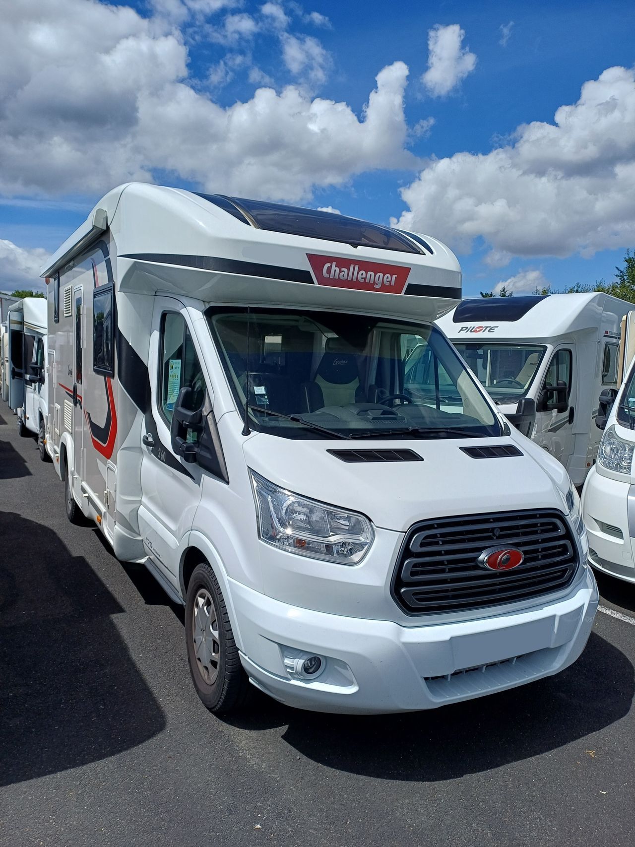Camping-car CHALLENGER GRAPHITE 260