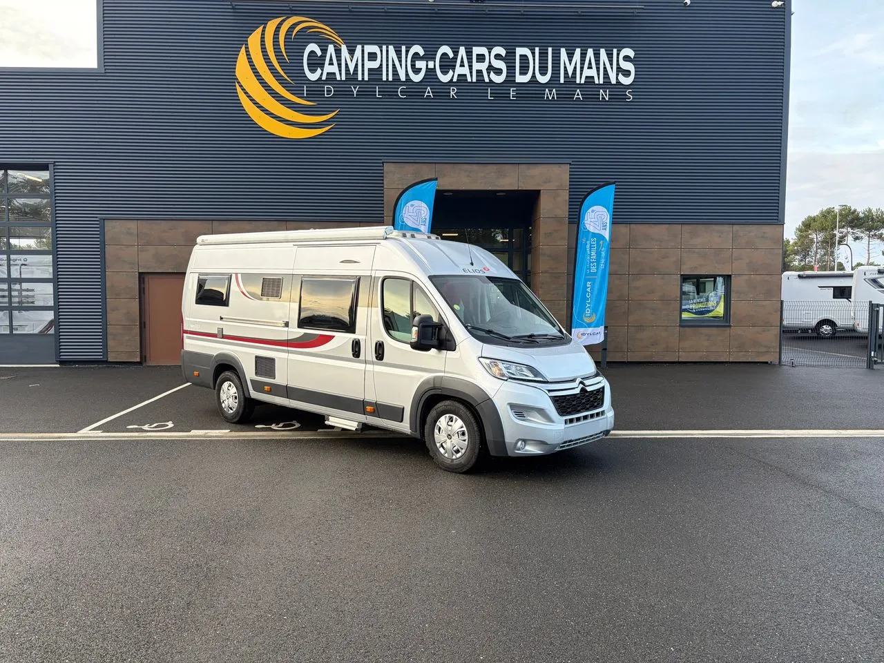VAN 63 LX