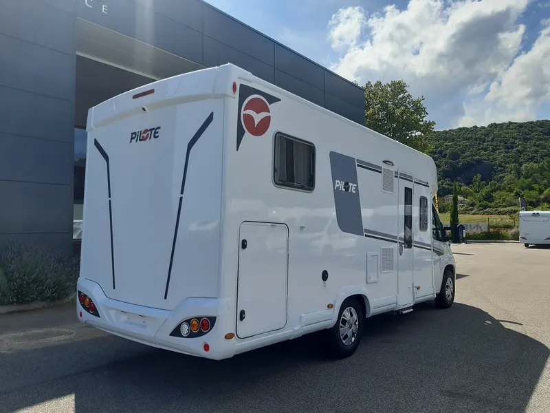 Camping-car - Pilote - P726 FGJ EXPRESSION - 2024