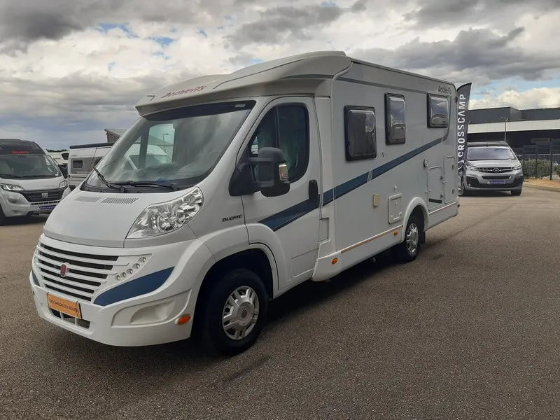 GLOBEBUS T15