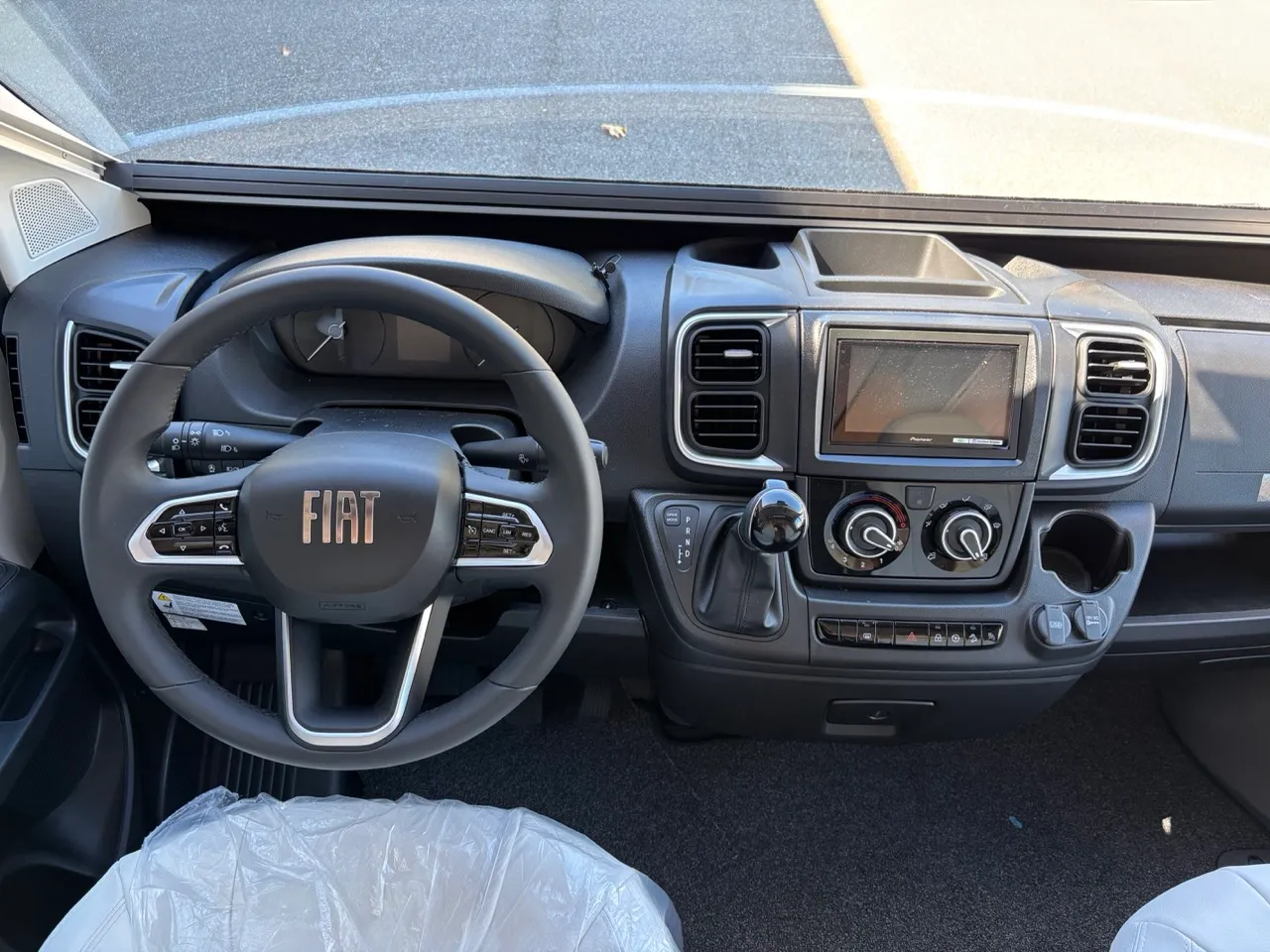 Camping-car - Pilote - P 740 FGJ - 2026