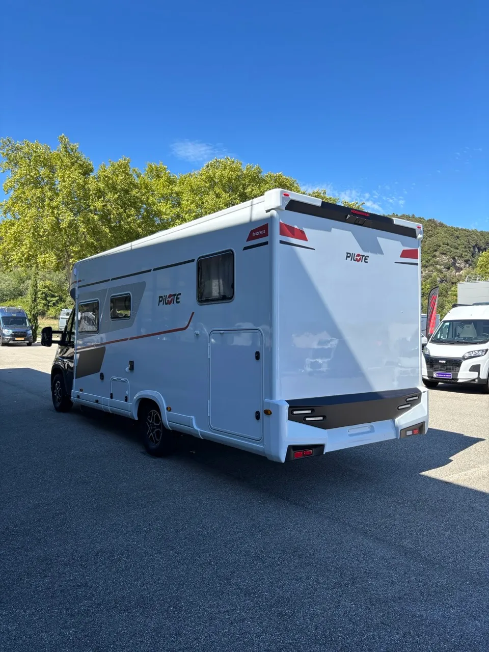 Camping-car - Pilote - P 740 FGJ - 2026