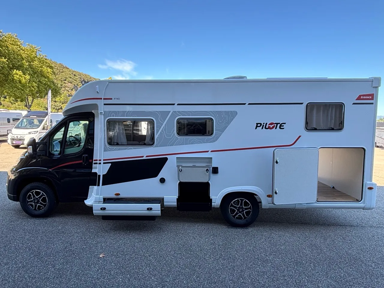 Camping-car - Pilote - P 740 FGJ - 2026