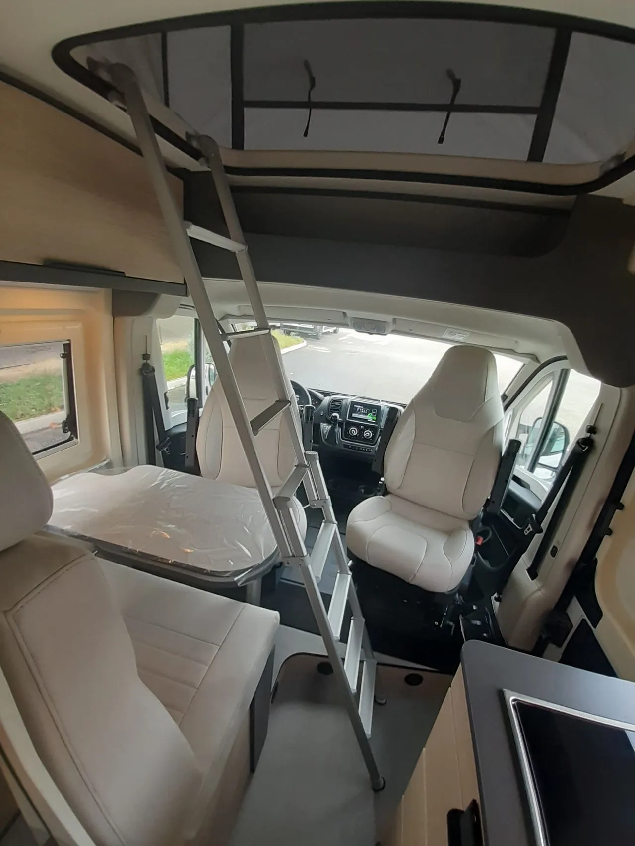 Fourgon aménagé - Dreamer - D43 UP - 2026