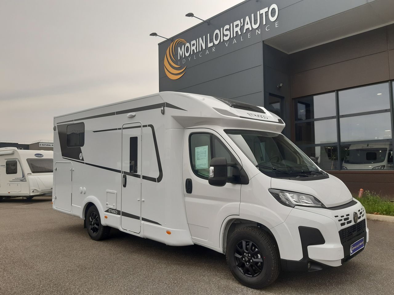 Camping-car ETRUSCO T6900 SB