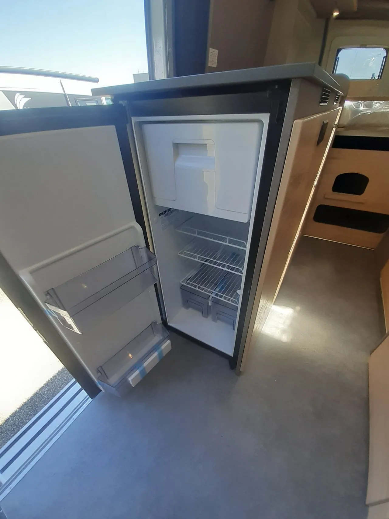 Fourgon aménagé - Dethleffs - GLOBETRAIL CV600 DS ACTIVE PLUS - 2026