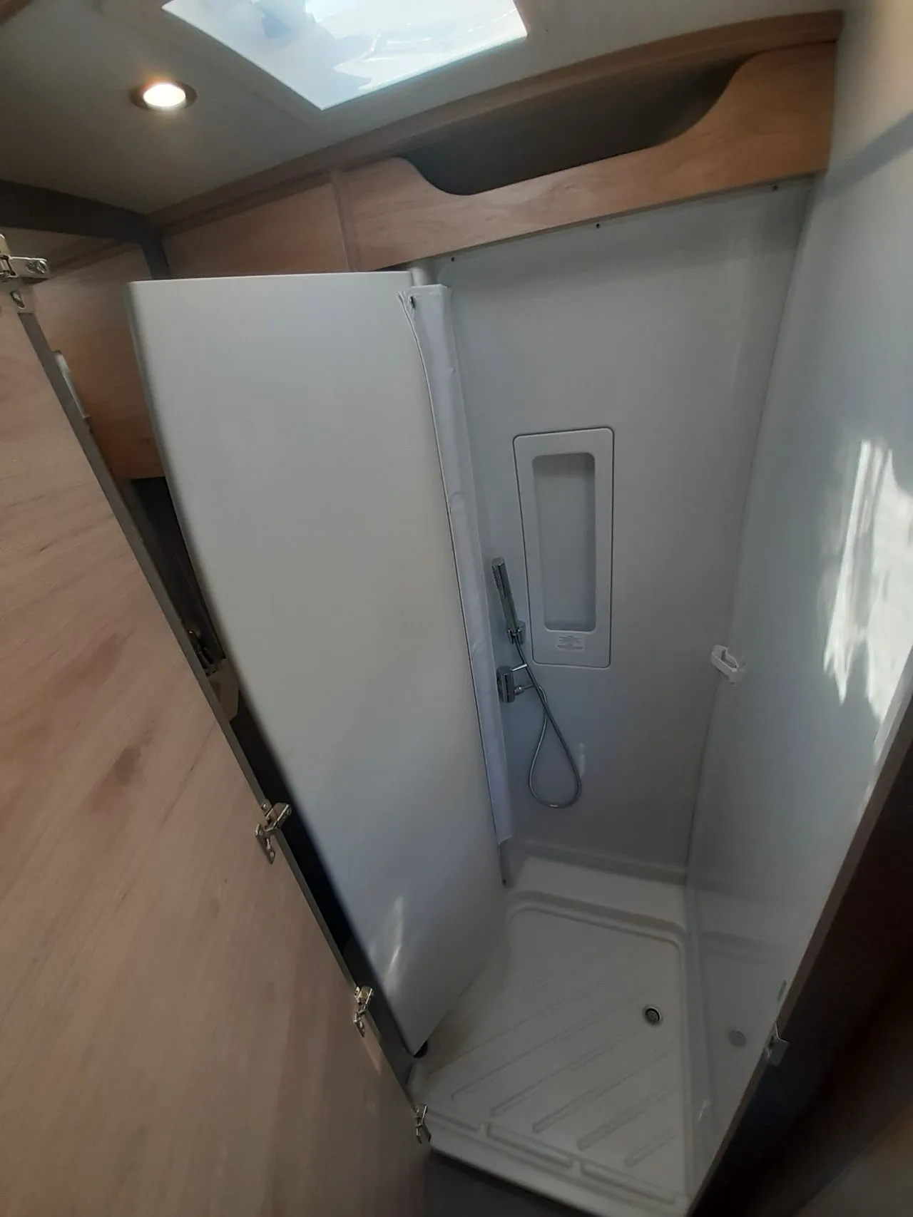 Fourgon aménagé - Dethleffs - GLOBETRAIL CV600 DS ACTIVE PLUS - 2026