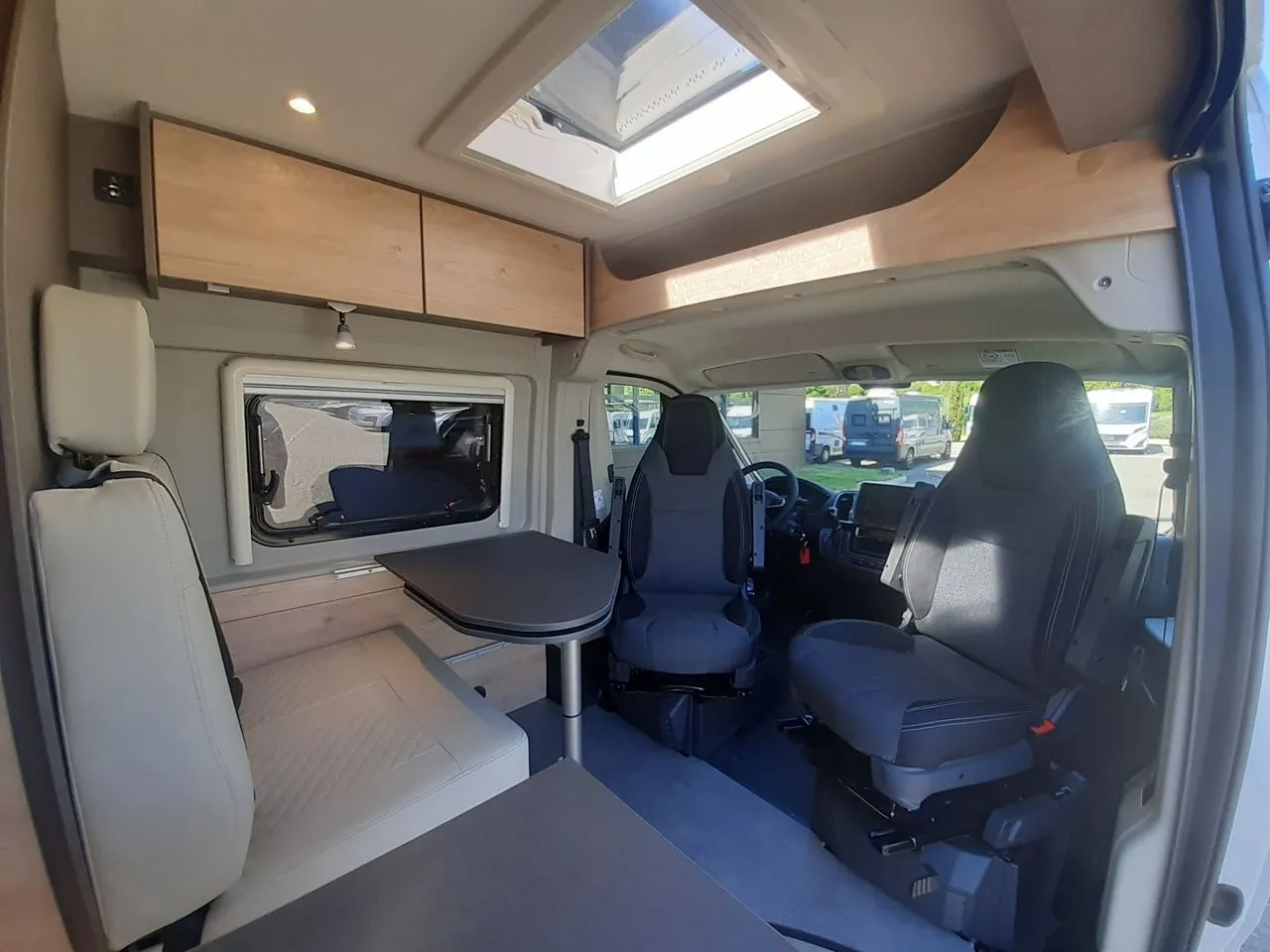 Fourgon aménagé - Dethleffs - GLOBETRAIL CV600 DS ACTIVE PLUS - 2026