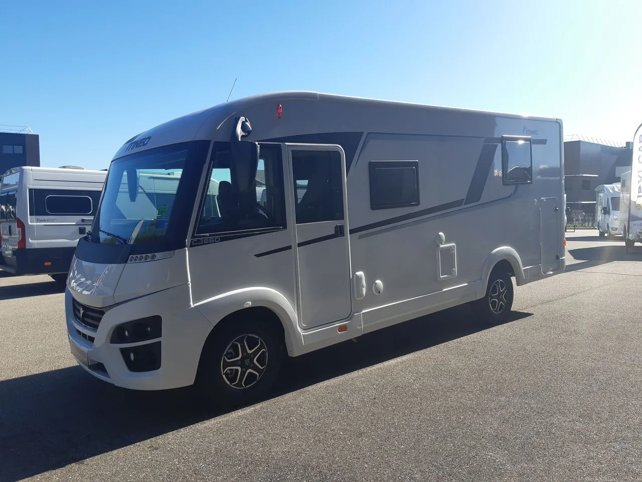 FAMILY COMPACT CJ 660