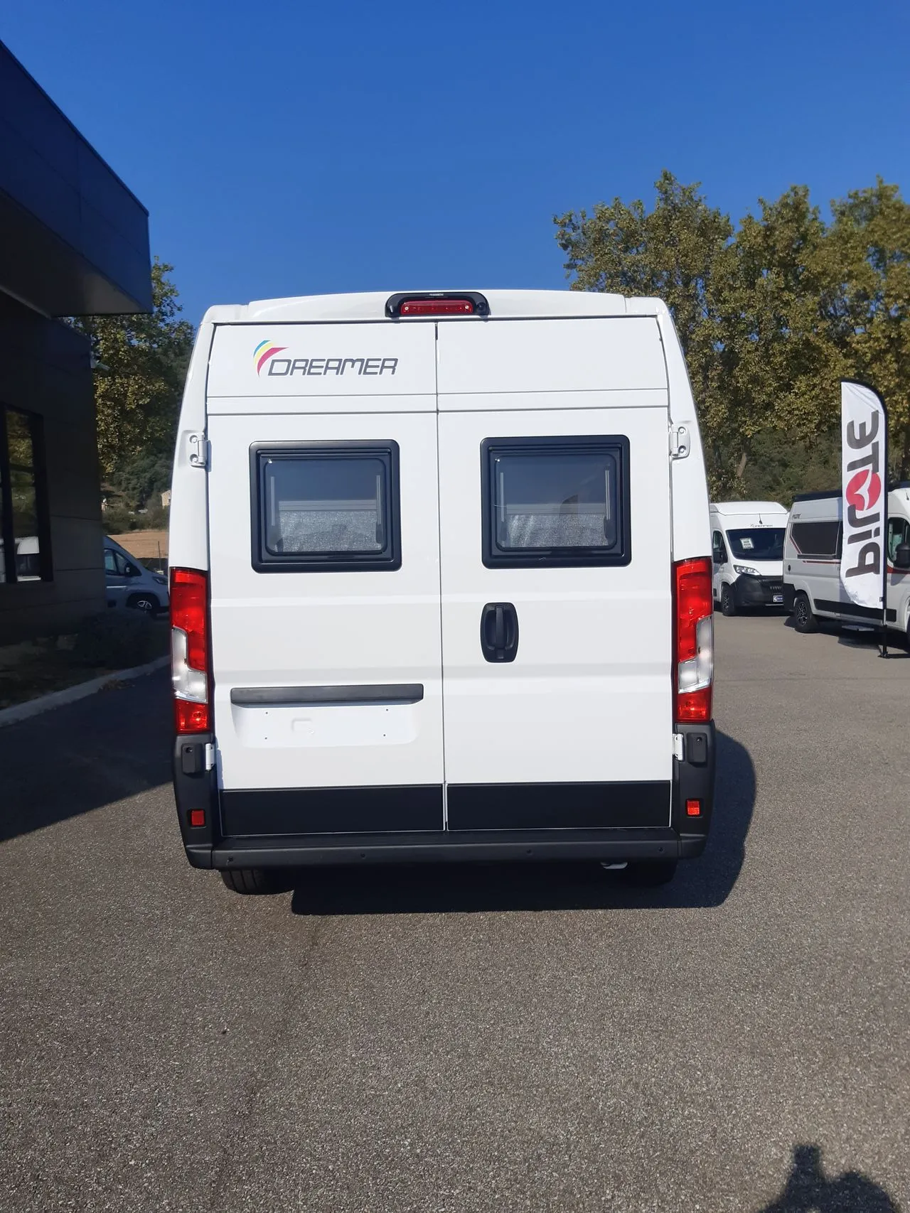 Fourgon aménagé - Dreamer - D55 ESSENTIAL - 2027